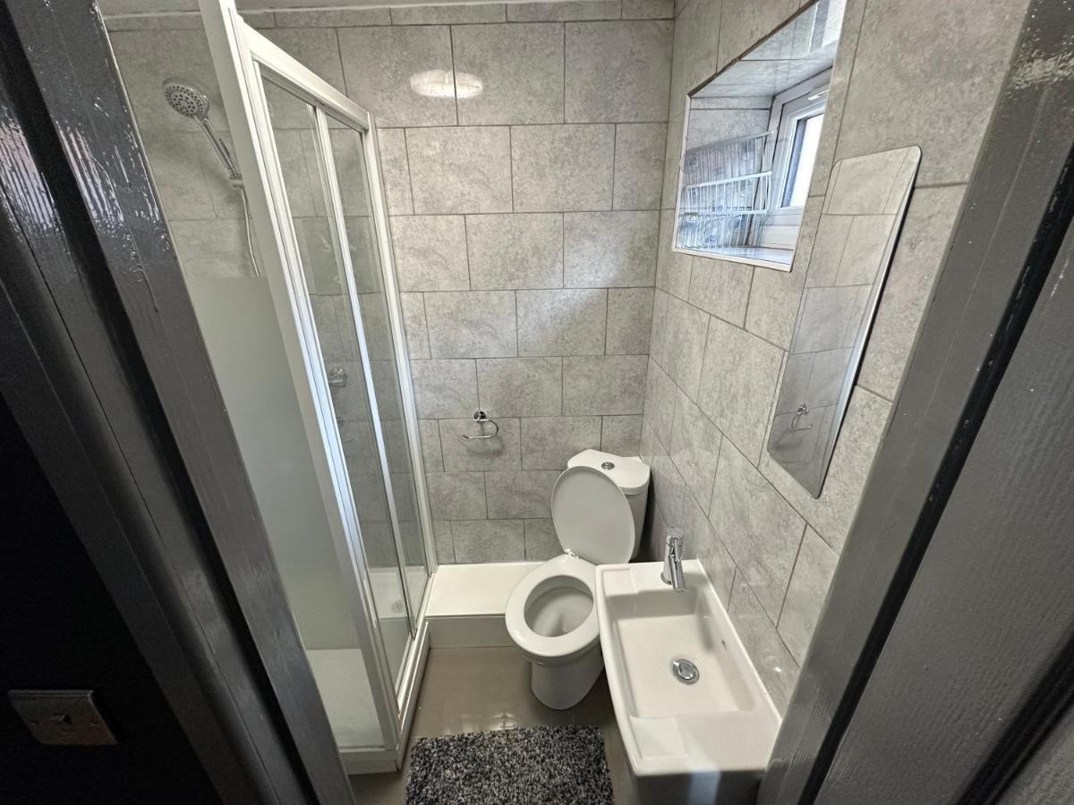 Brand New Large Studio Flat! Sutton  Exteriér fotografie