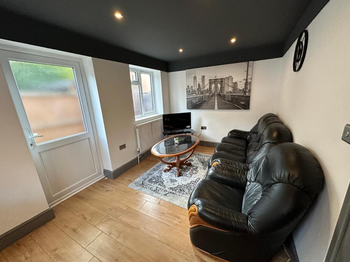 Brand New Large Studio Flat! Sutton  Exteriér fotografie