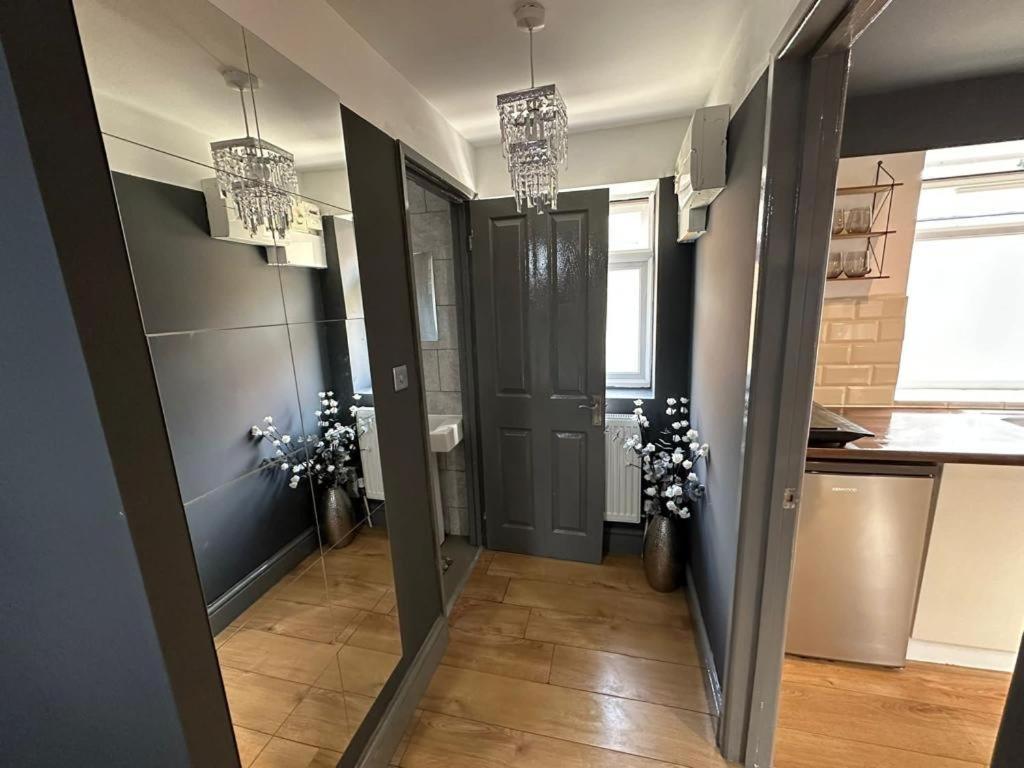 Brand New Large Studio Flat! Sutton  Exteriér fotografie